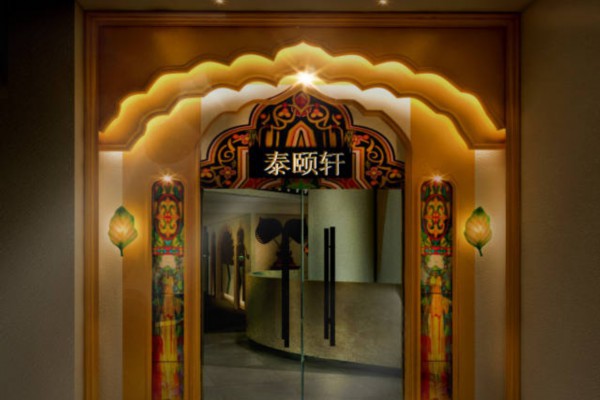 健身达人必看：龙门夹胸正确姿势图解大公开(龙门夹胸器)